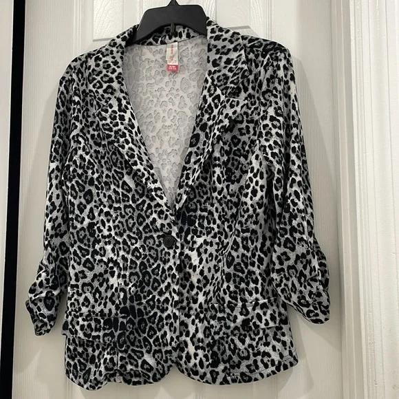 Snow leopard print blazer size XL by No Boundaries - Picture 3 of 7